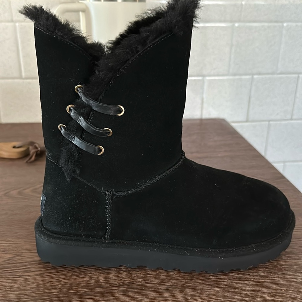 UGG boots - size 7 - NEVER BEEN WORN